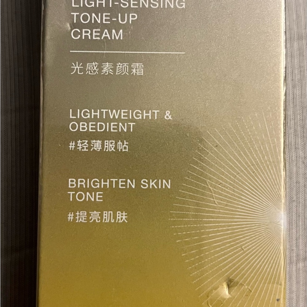 Light-Sensing Tone-Up Cream - Gold